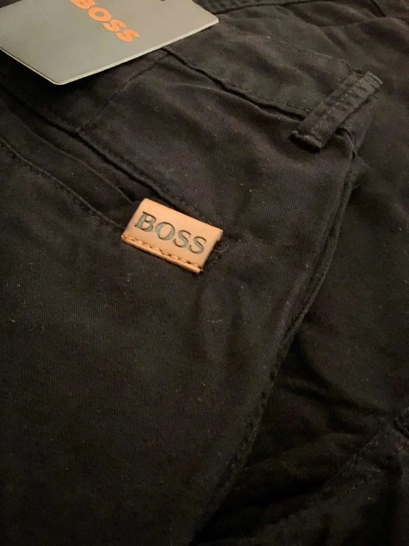 BERMUDA DE SARJA HUGO BOSS PRETA